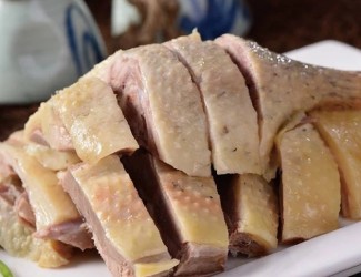 一道能補(bǔ)虛活血、化痰止咳平喘的美食——三七銀杏蒸白鴨